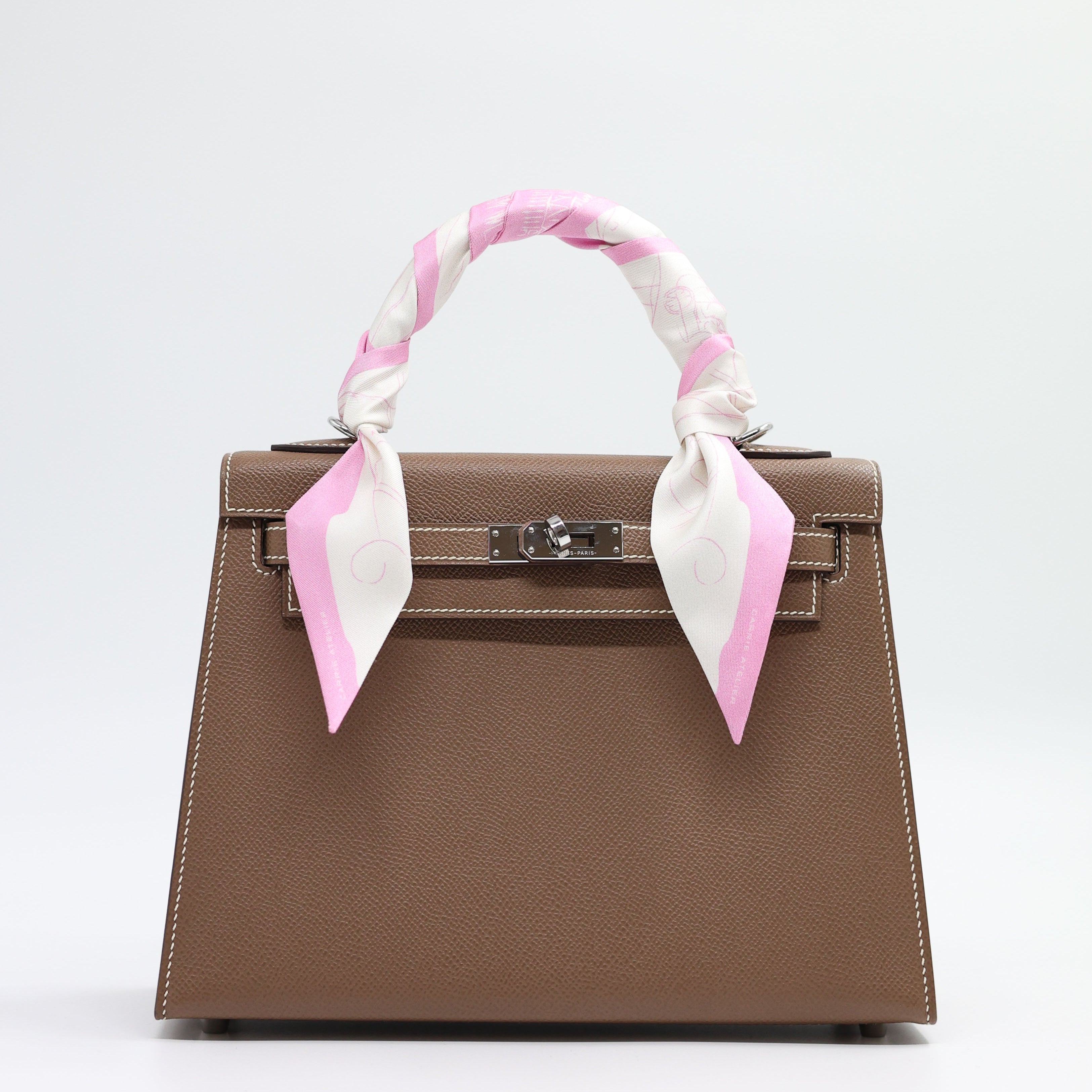Carrie® Silk Twirl Barcelona, lifestyle photo on a handbag (2)